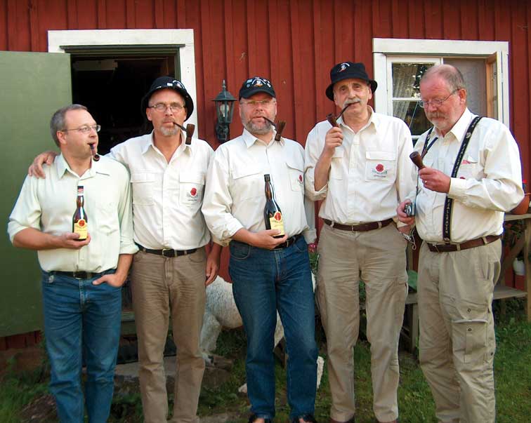 Members of MGKK outside Agdas stuga